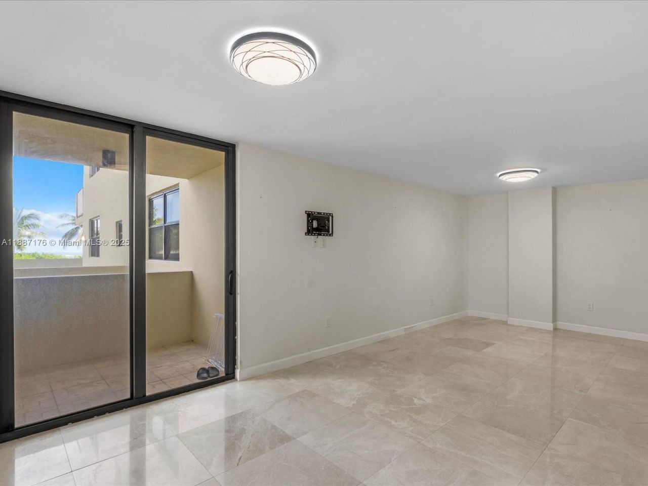 1623 Collins Ave, Unit 215, Miami Beach, FL 33139 Photo