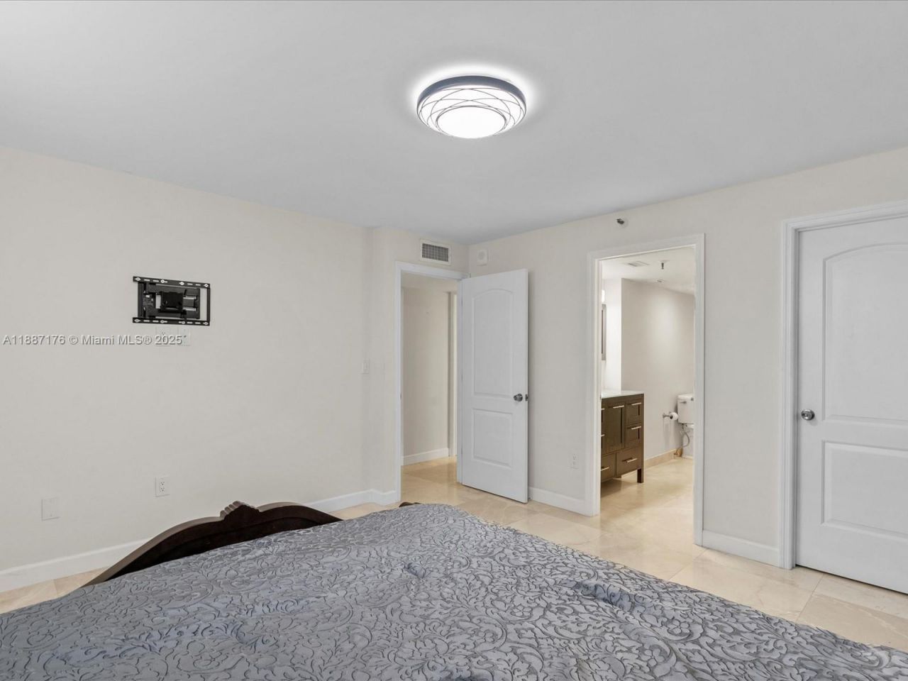 1623 Collins Ave, Unit 215, Miami Beach, FL 33139 Photo