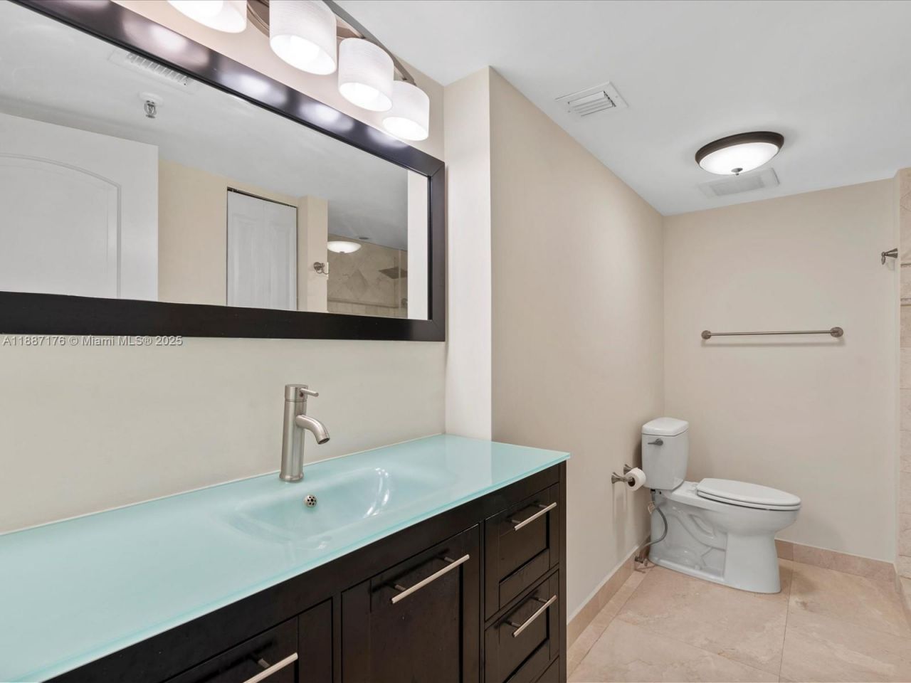 1623 Collins Ave, Unit 215, Miami Beach, FL 33139 Photo