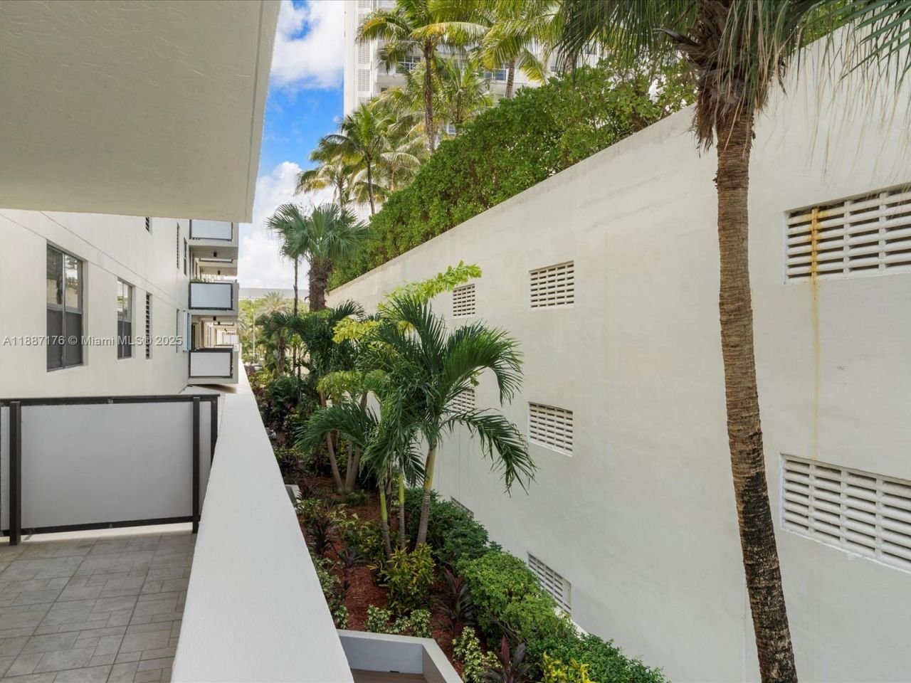 1623 Collins Ave, Unit 215, Miami Beach, FL 33139 Photo