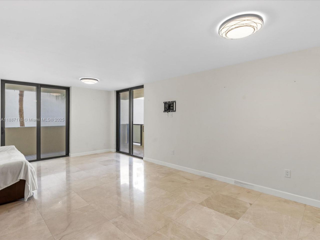 1623 Collins Ave, Unit 215, Miami Beach, FL 33139 Photo