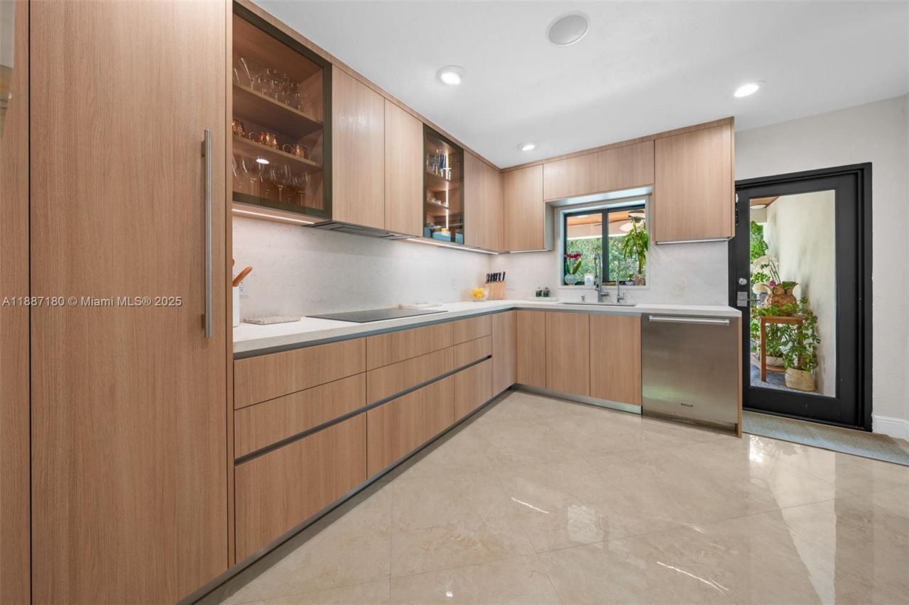 6420 SW 63rd Ter, South Miami, FL 33143 Photo