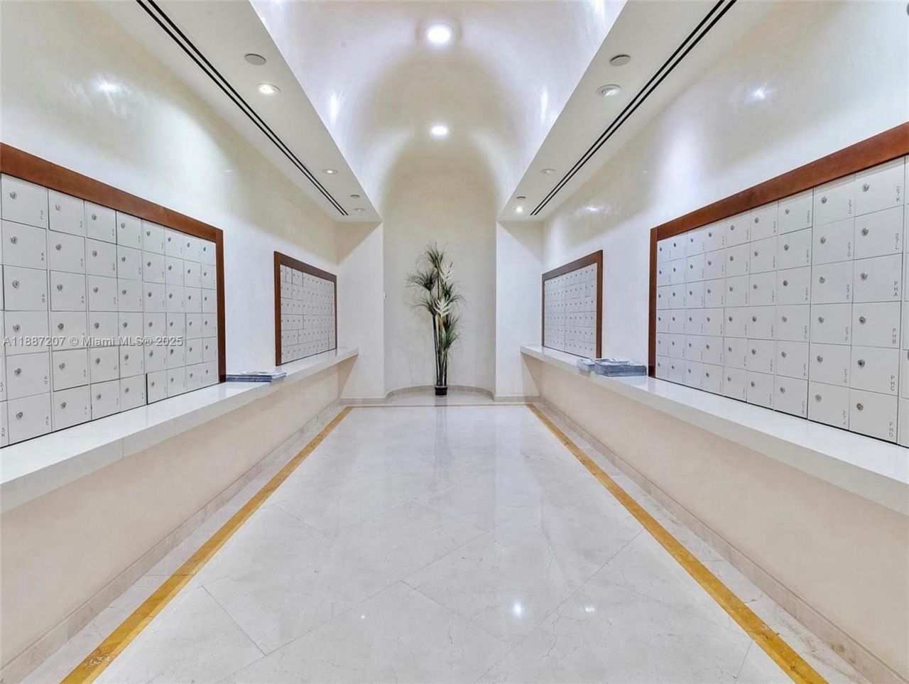 19355 Turnberry Way, Unit 27E, Aventura, FL 33180 Photo