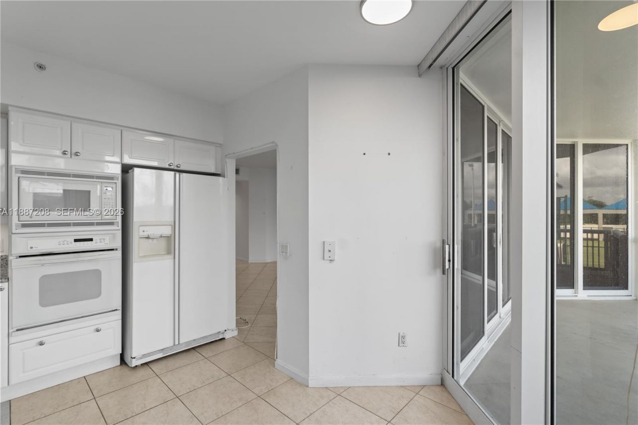 4779 Collins Ave, Unit 506, Miami Beach, FL 33140 Photo