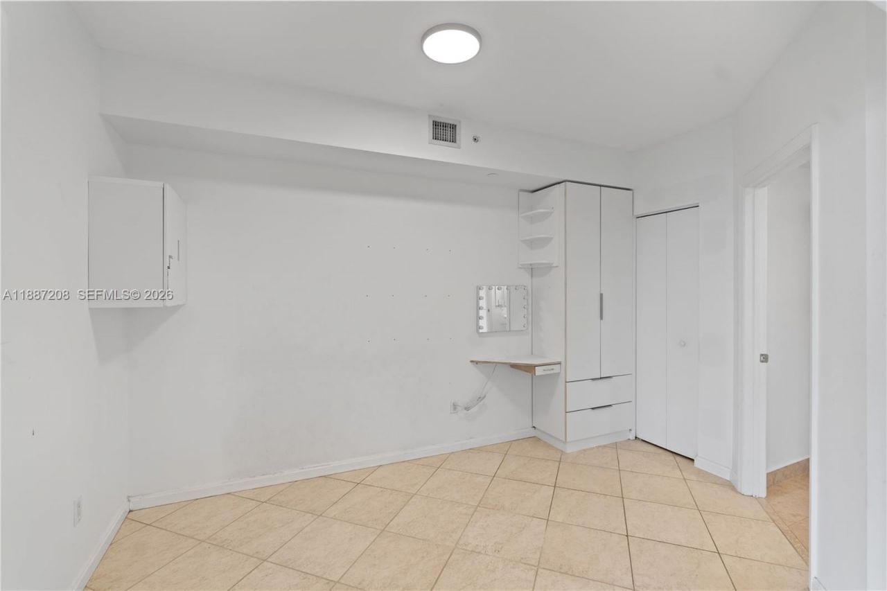 4779 Collins Ave, Unit 506, Miami Beach, FL 33140 Photo