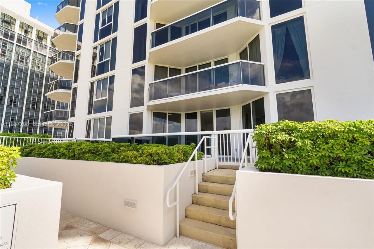 4779 Collins Ave, Unit 506, Miami Beach, FL 33140 Photo