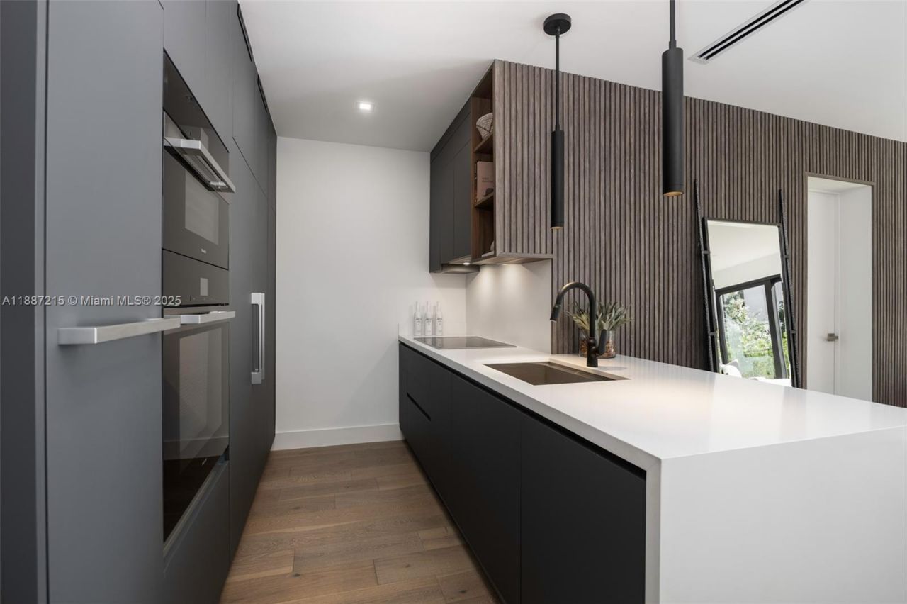 200 Sunrise Dr, Unit 200D, Key Biscayne, FL 33149 Photo