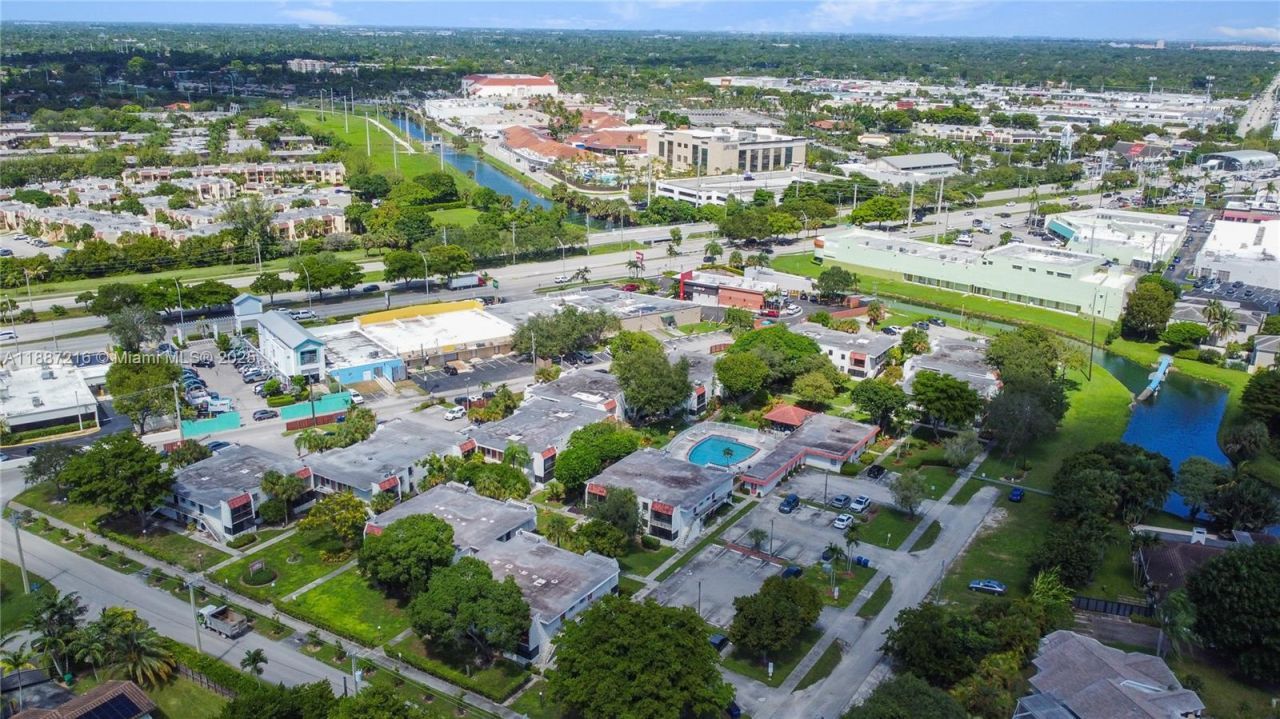 8701 SW 141st St, Unit B4, Palmetto Bay, FL 33176 Photo