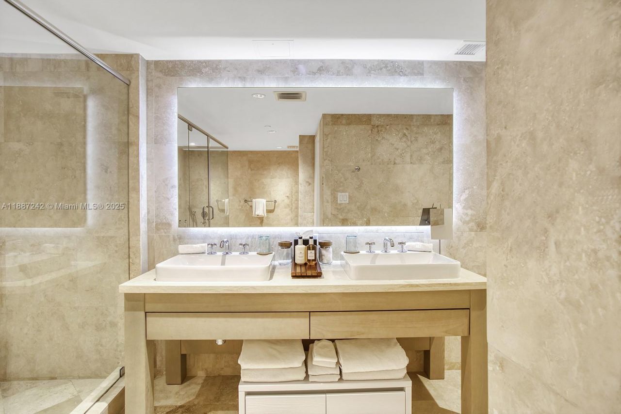 102 24 Street, Unit 945, Miami Beach, FL 33139 Photo