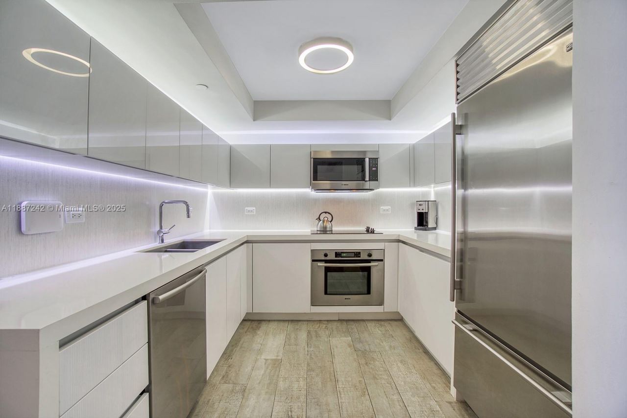 102 24 Street, Unit 945, Miami Beach, FL 33139 Photo