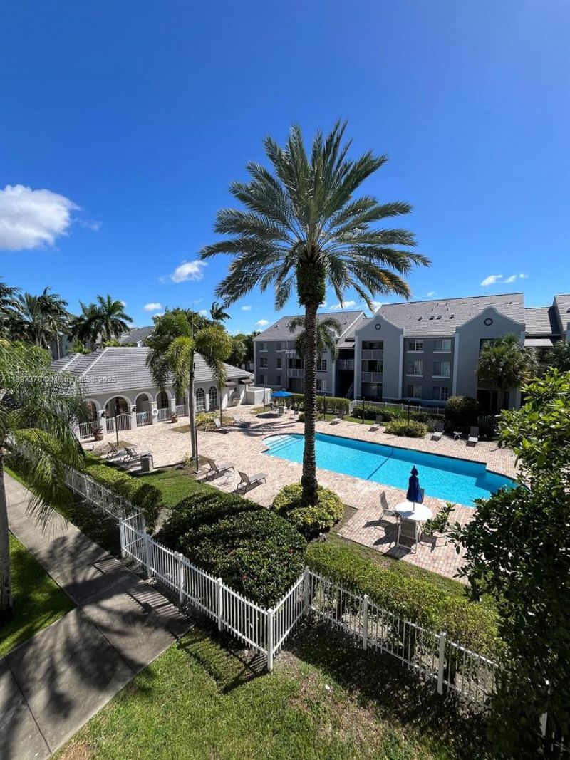 655 SW 111th Way, Unit 308, Pembroke Pines, FL 33025 Photo