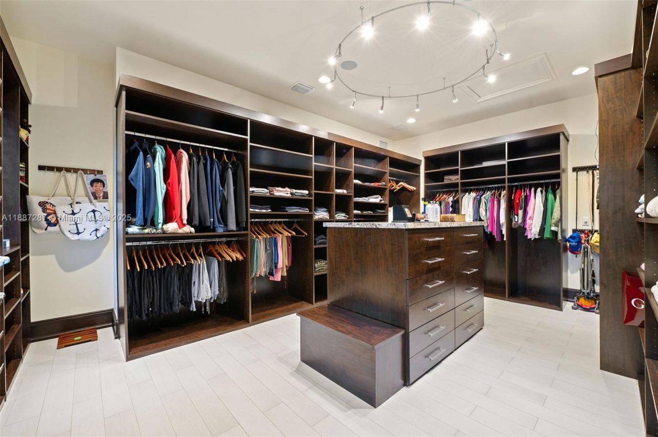 9601 SW 60 Ct, Pinecrest, FL 33156 Photo