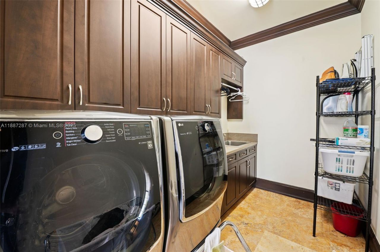 9601 SW 60 Ct, Pinecrest, FL 33156 Photo