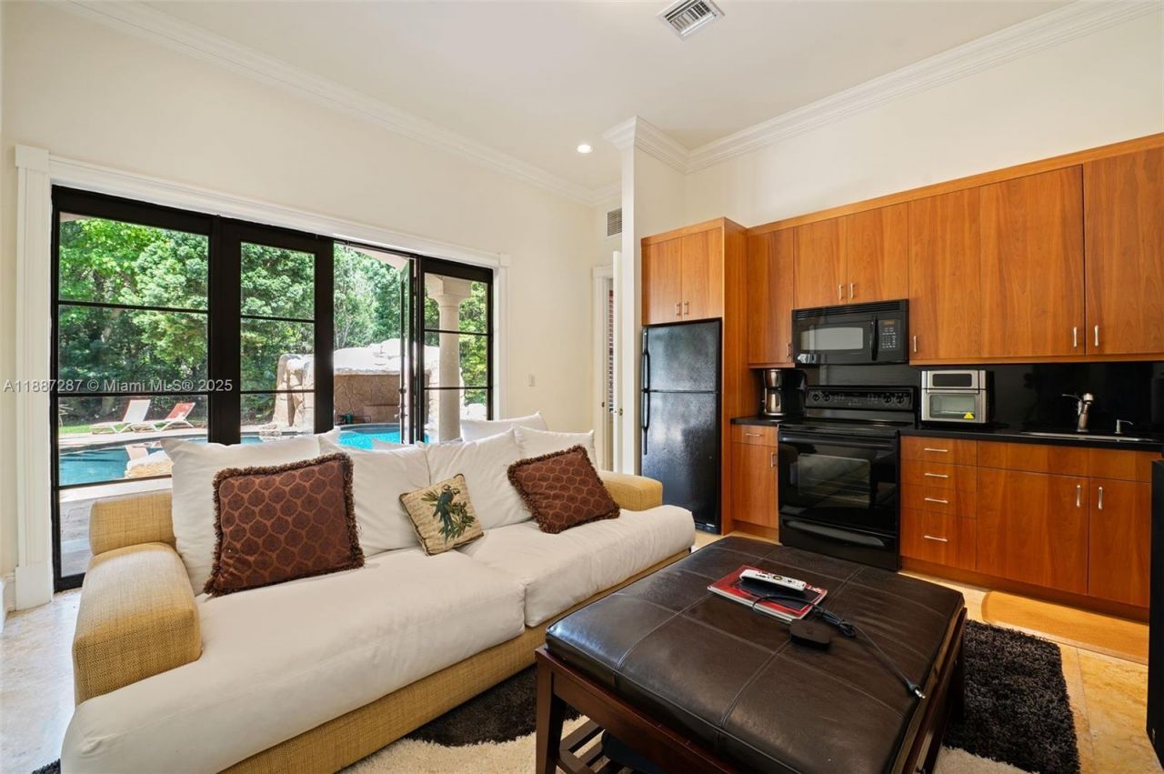 9601 SW 60 Ct, Pinecrest, FL 33156 Photo