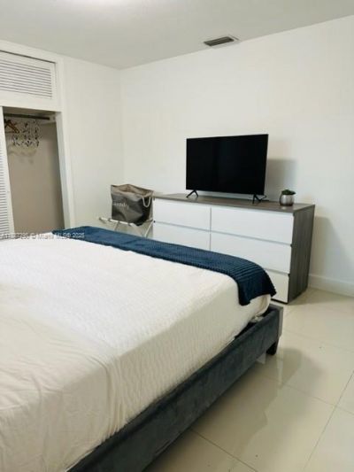 1030 NE 80th St, Unit 4, Miami, FL 33138 Photo