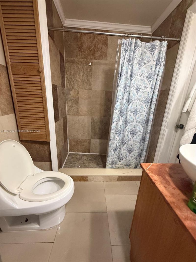 7643 NW South River Dr, Medley, FL 33166 Photo