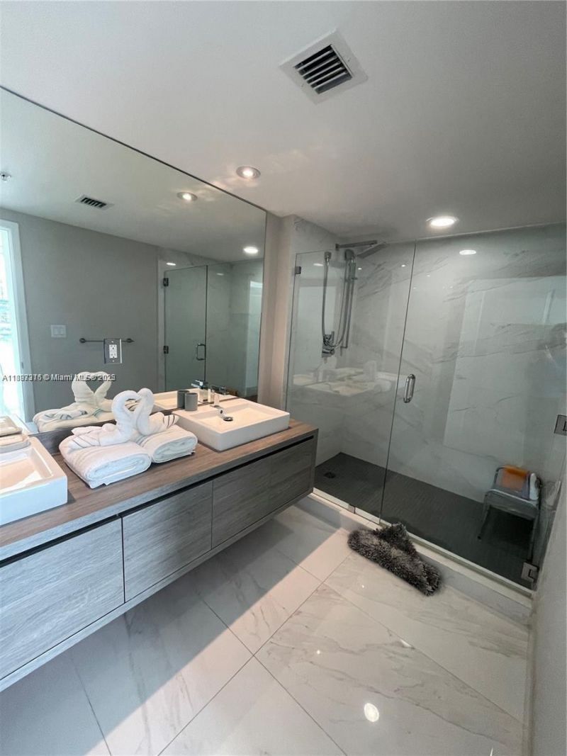 400 Sunny Isles Blvd, Unit 317, Sunny Isles Beach, FL 33160 Photo