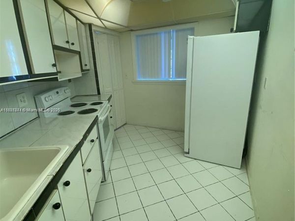 Unit 2L, Lauderhill, FL 33319