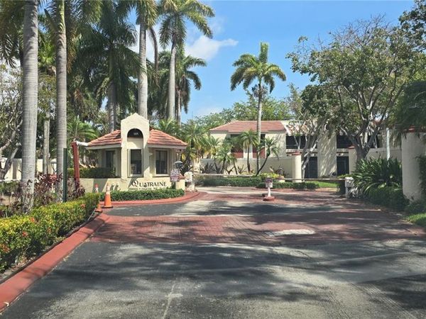 20015 NE 3rd Ct, Unit 6, Miami, FL 33179