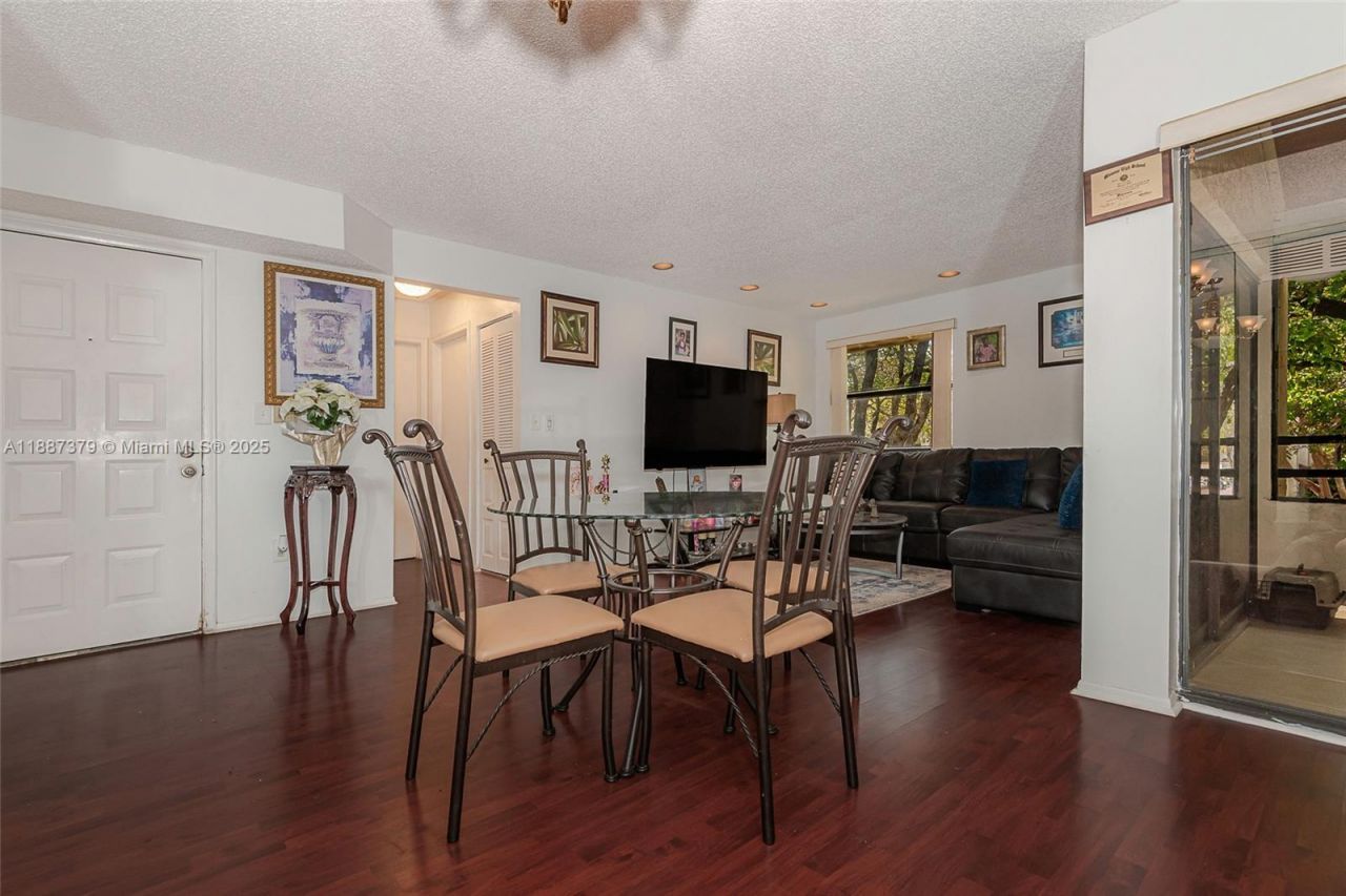 20015 NE 3rd Ct, Unit 6, Miami, FL 33179 Photo