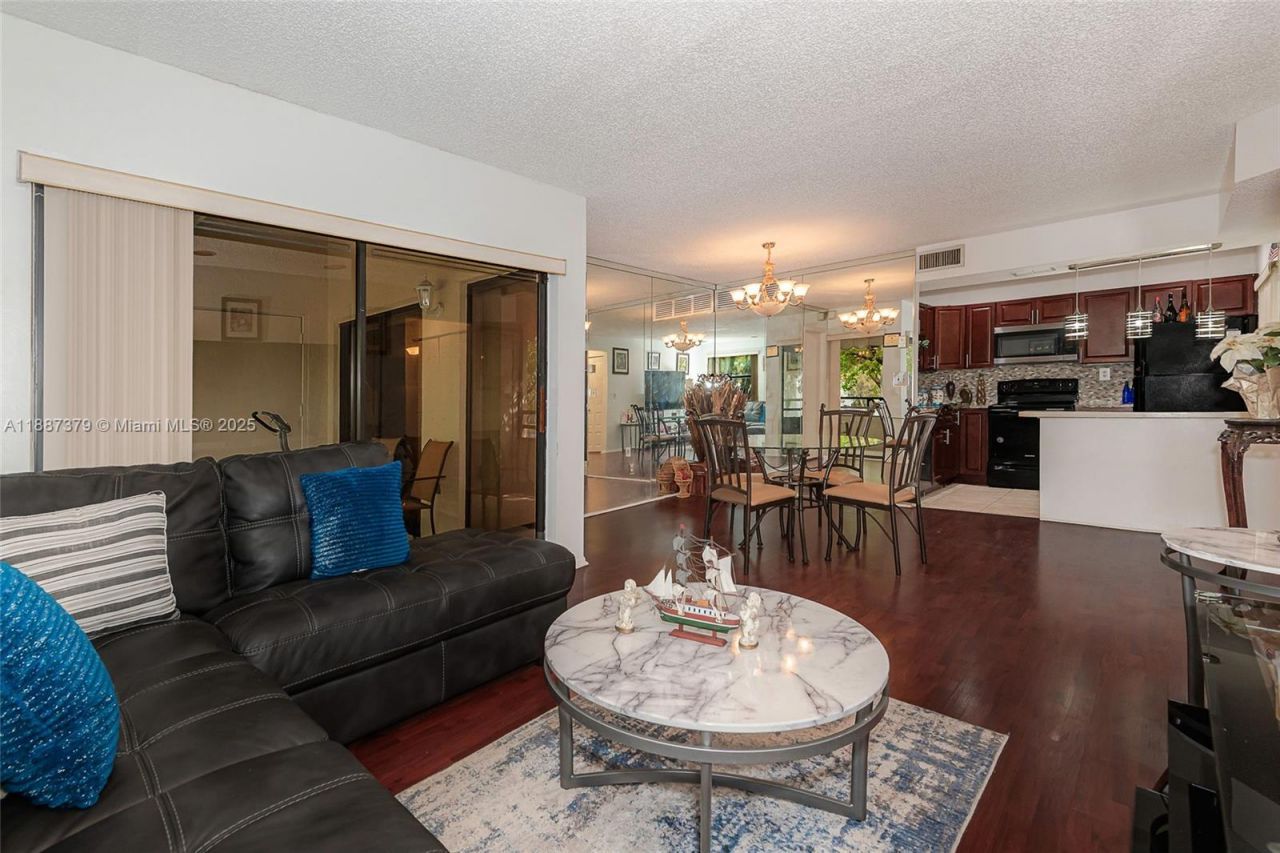 20015 NE 3rd Ct, Unit 6, Miami, FL 33179 Photo