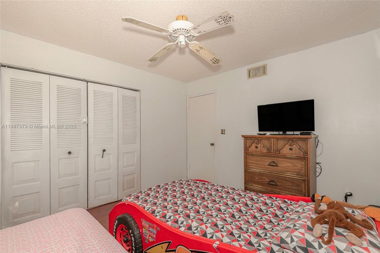 20015 NE 3rd Ct, Unit 6, Miami, FL 33179 Photo