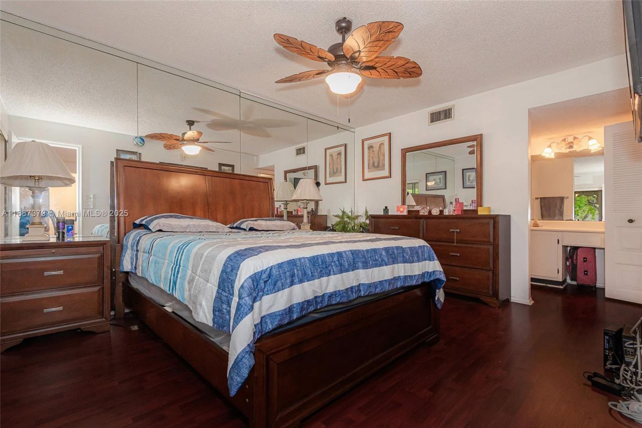 20015 NE 3rd Ct, Unit 6, Miami, FL 33179 Photo