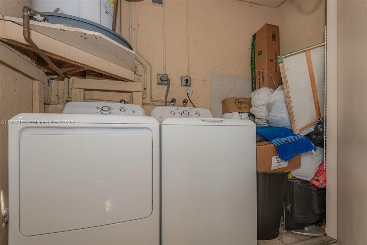 20015 NE 3rd Ct, Unit 6, Miami, FL 33179 Photo