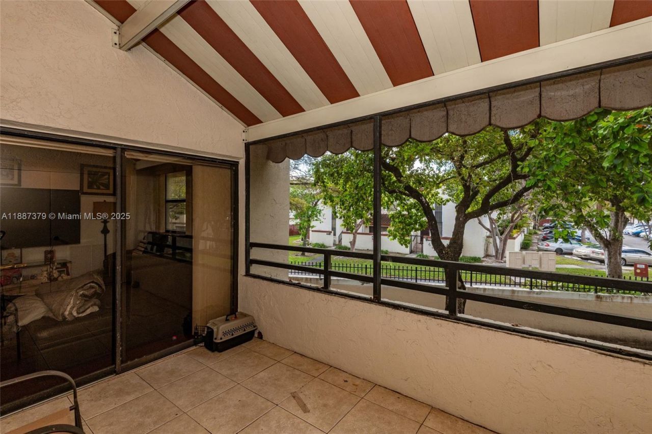 20015 NE 3rd Ct, Unit 6, Miami, FL 33179 Photo