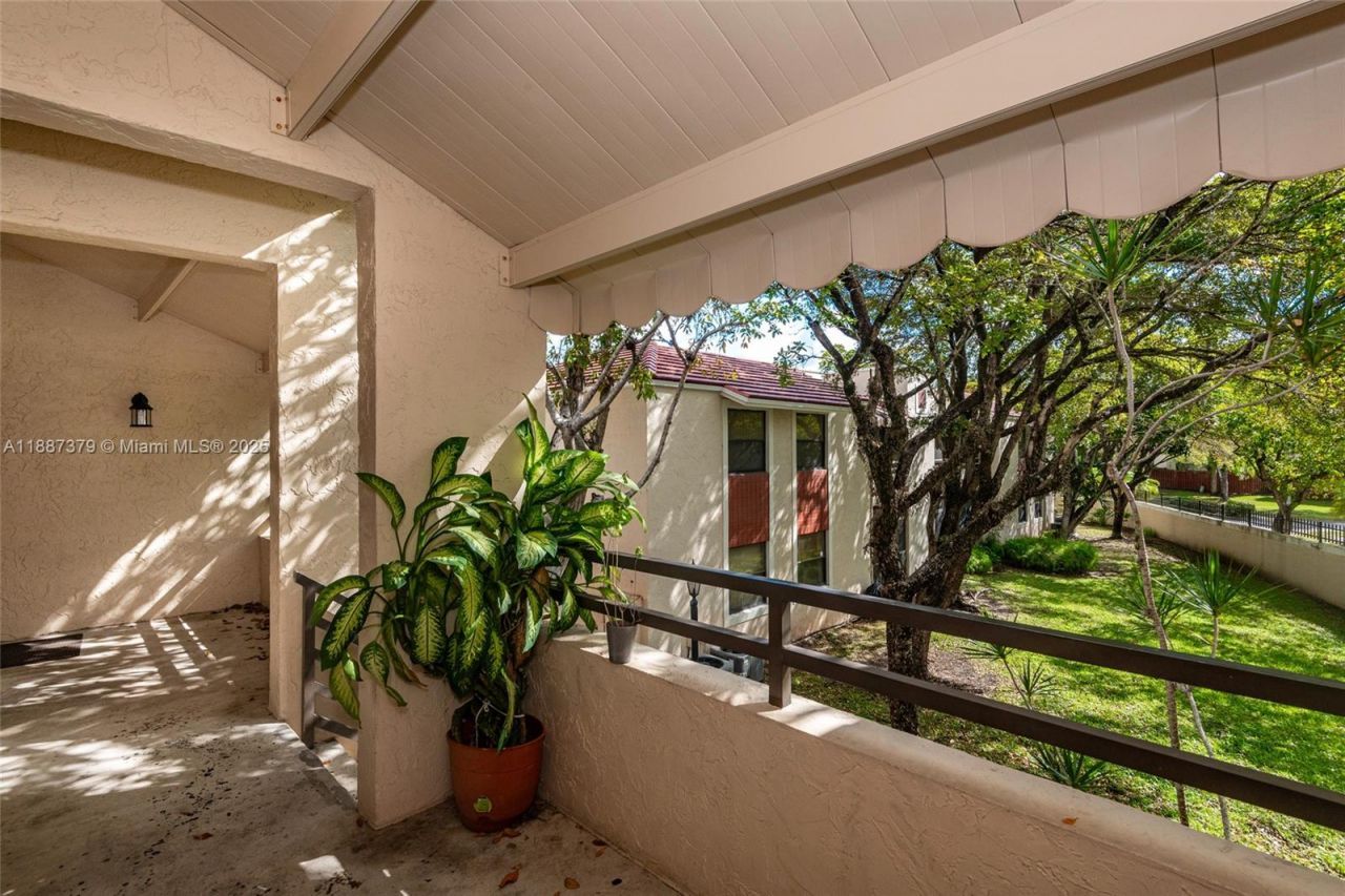 20015 NE 3rd Ct, Unit 6, Miami, FL 33179 Photo