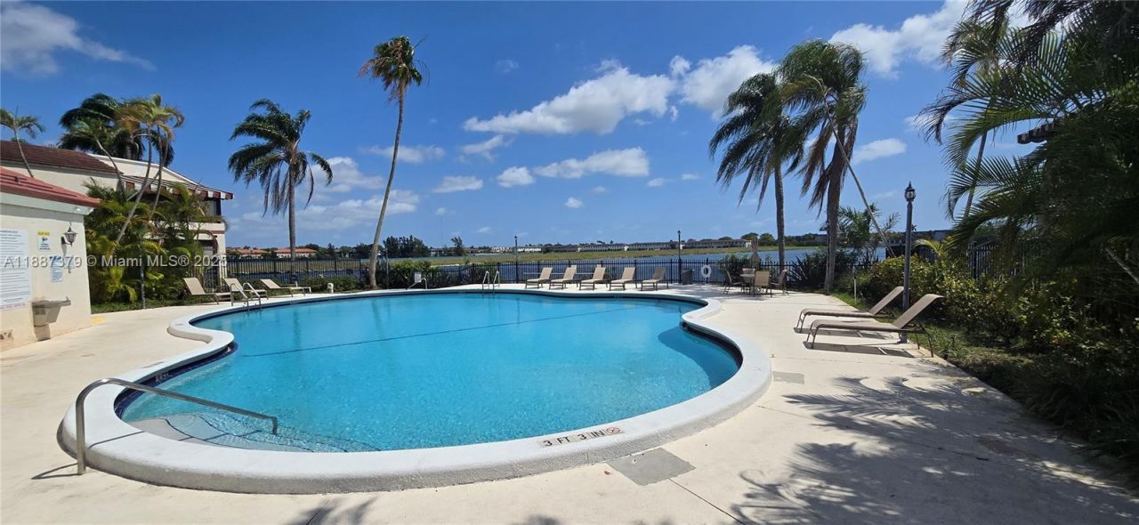 20015 NE 3rd Ct, Unit 6, Miami, FL 33179 Photo