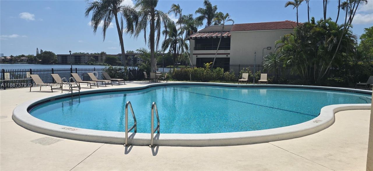 20015 NE 3rd Ct, Unit 6, Miami, FL 33179 Photo