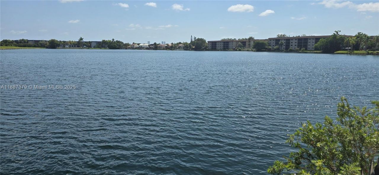 20015 NE 3rd Ct, Unit 6, Miami, FL 33179 Photo