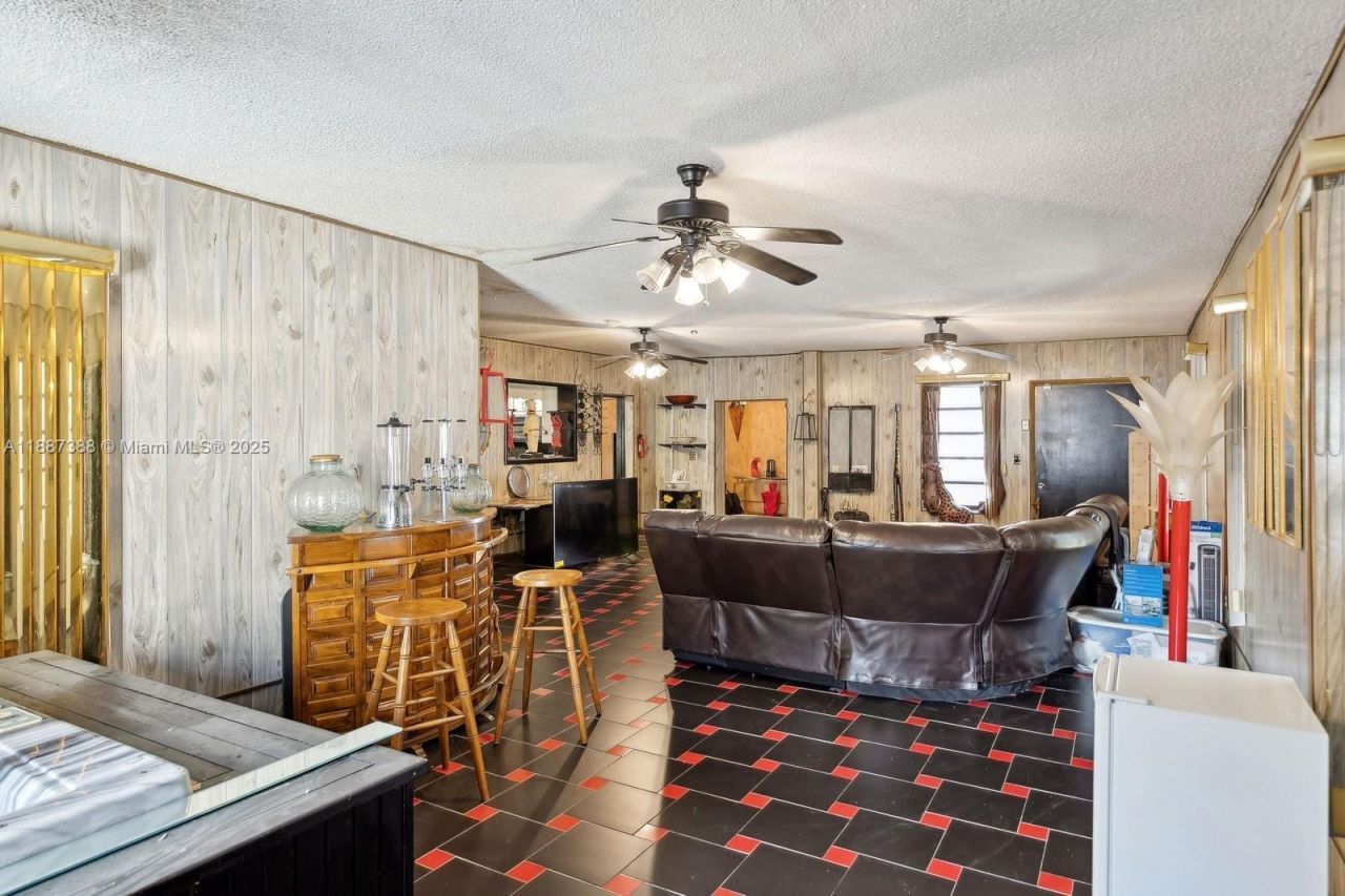 469 NW 69th St, Miami, FL 33150 Photo