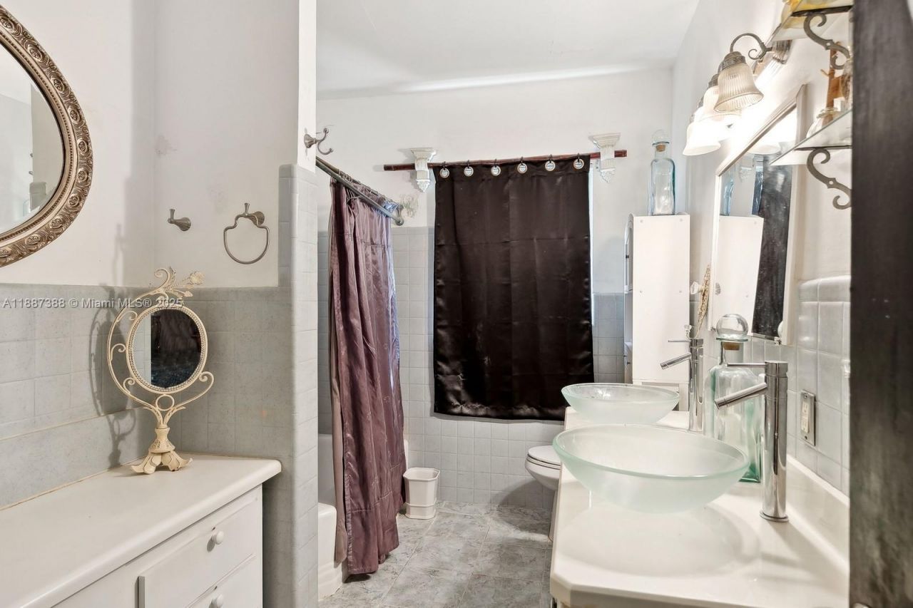 469 NW 69th St, Miami, FL 33150 Photo