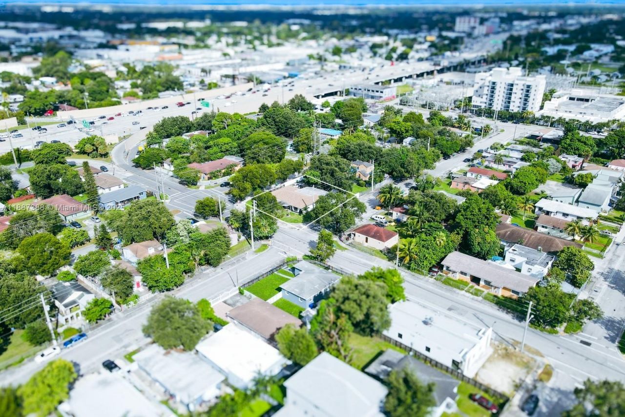469 NW 69th St, Miami, FL 33150 Photo