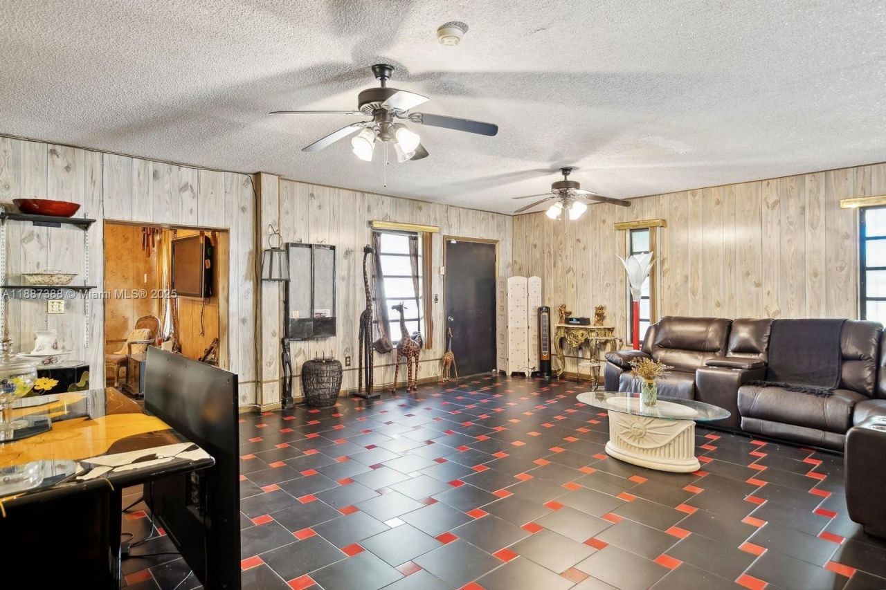 469 NW 69th St, Miami, FL 33150 Photo