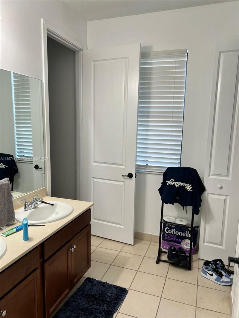 3214 W 97th St, Hialeah, FL 33018 Photo