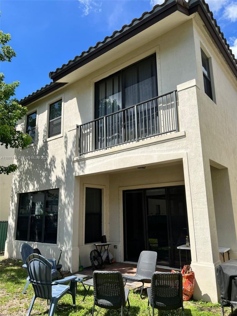 3214 W 97th St, Hialeah, FL 33018 Photo