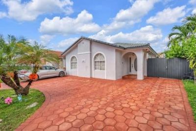 3251 W 70th St, Hialeah, FL 33018 Photo