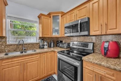 3251 W 70th St, Hialeah, FL 33018 Photo