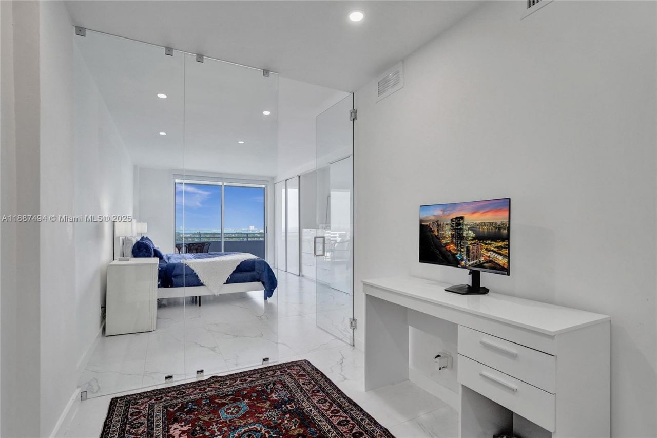 5700 Collins Ave, Unit 12E, Miami Beach, FL 33140 Photo