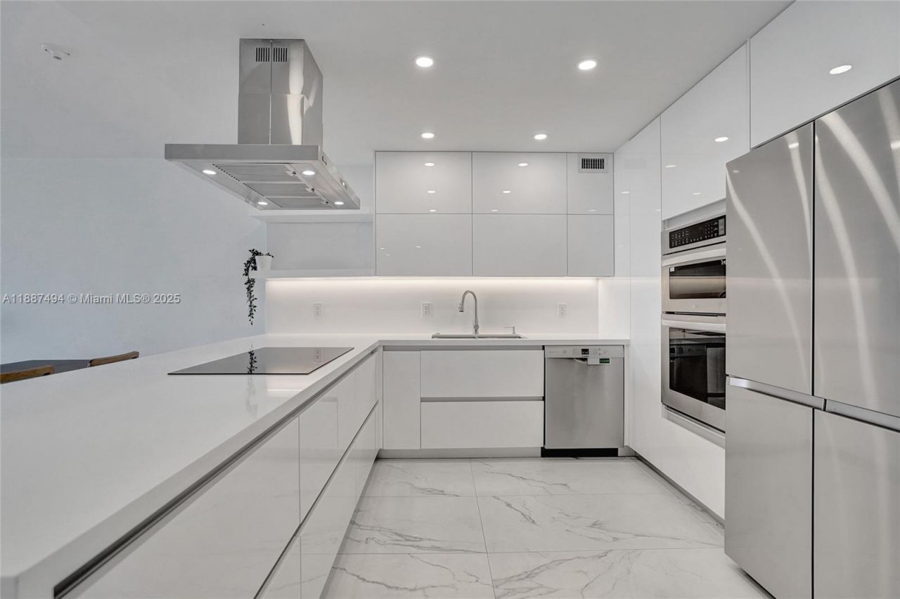 5700 Collins Ave, Unit 12E, Miami Beach, FL 33140 Photo