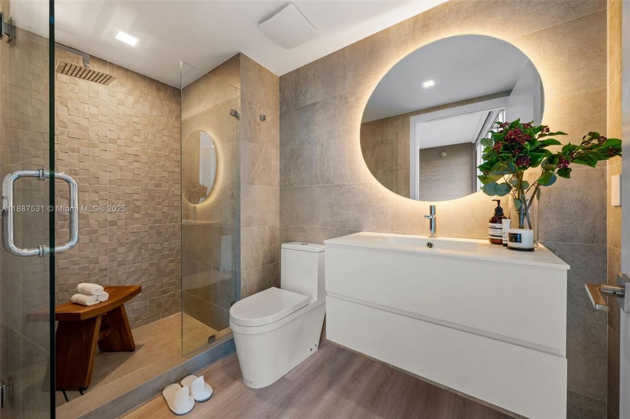 185 SW 7th St, Unit 803, Miami, FL 33130 Photo