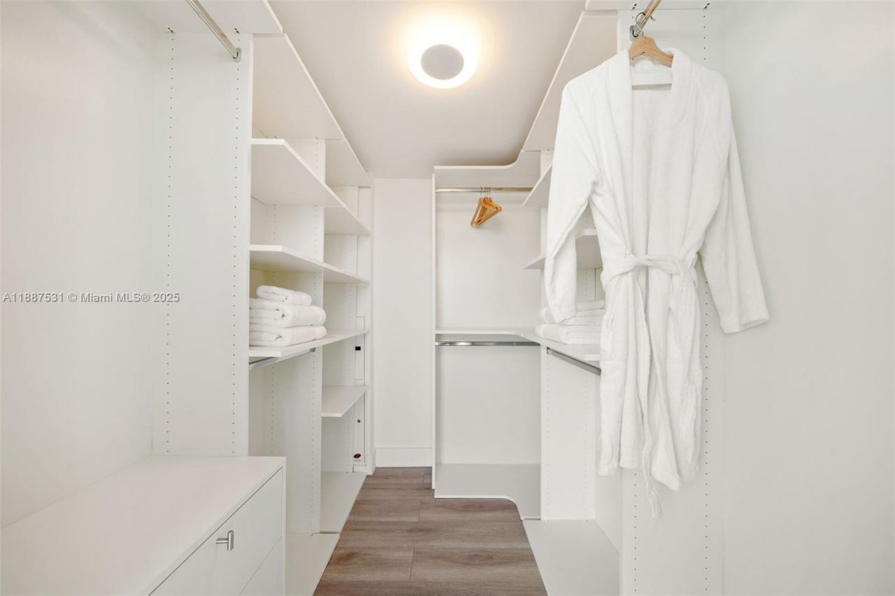 185 SW 7th St, Unit 803, Miami, FL 33130 Photo