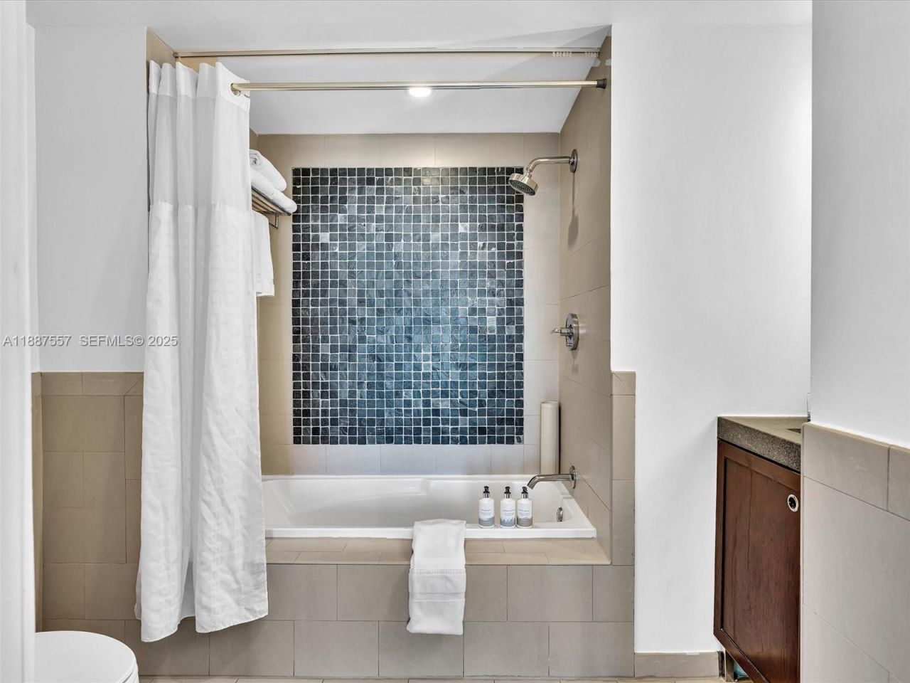 17315 Collins Ave, Unit 1106, Sunny Isles Beach, FL 33160 Photo