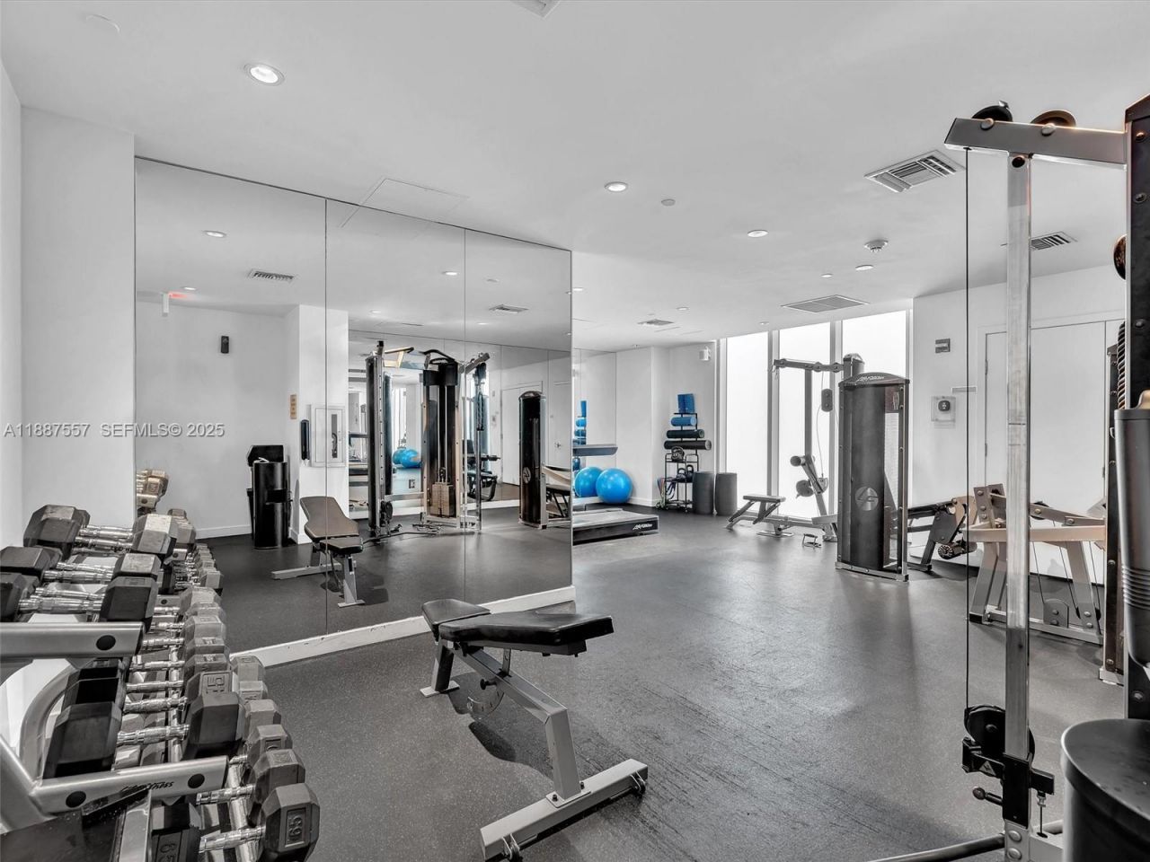 17315 Collins Ave, Unit 1106, Sunny Isles Beach, FL 33160 Photo