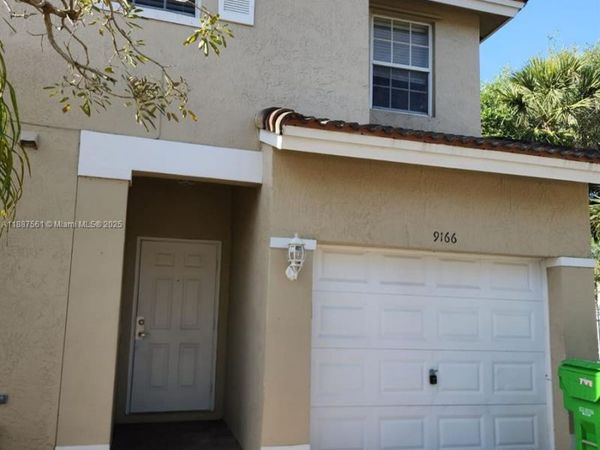 9166 NW 40th Pl, Sunrise, FL 33351
