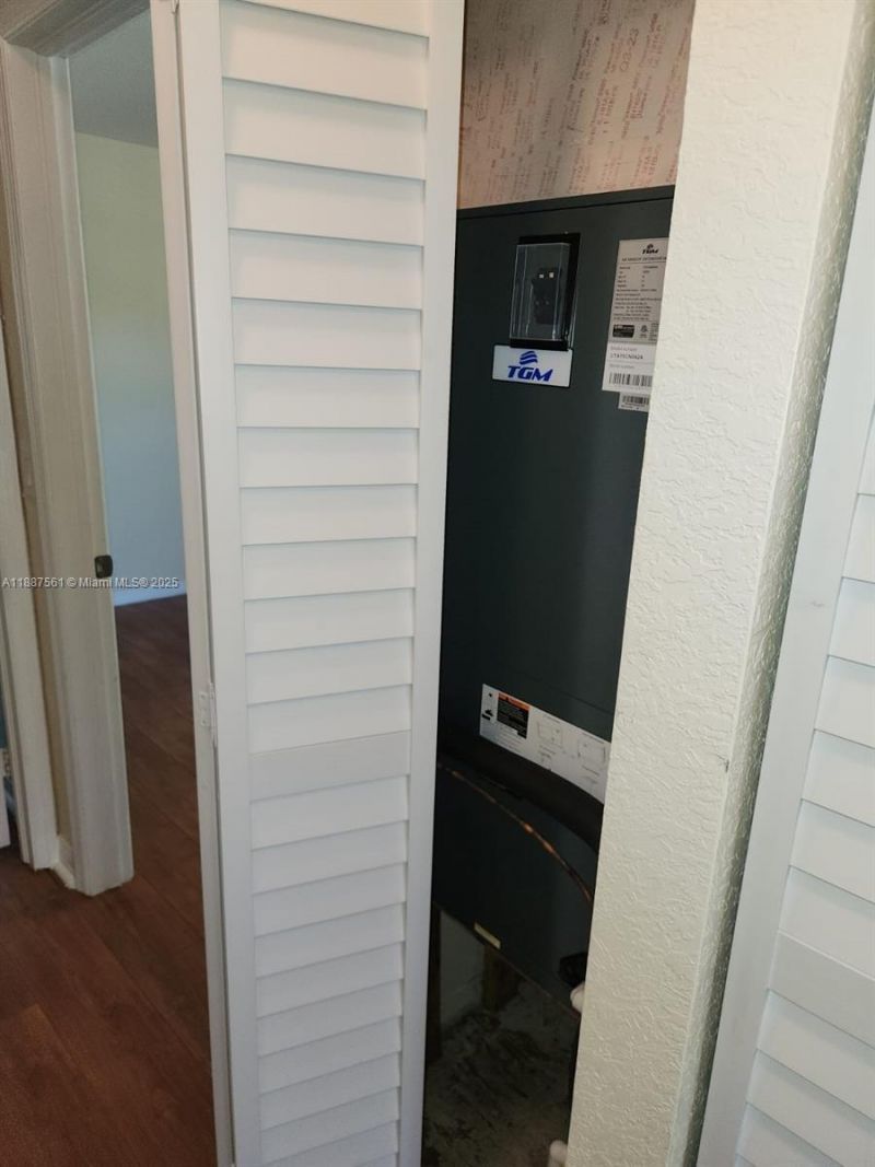 9166 NW 40th Pl, Sunrise, FL 33351 Photo