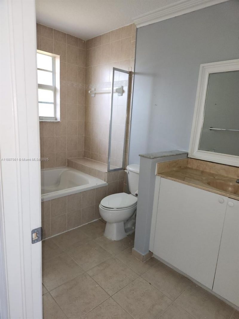 9166 NW 40th Pl, Sunrise, FL 33351 Photo